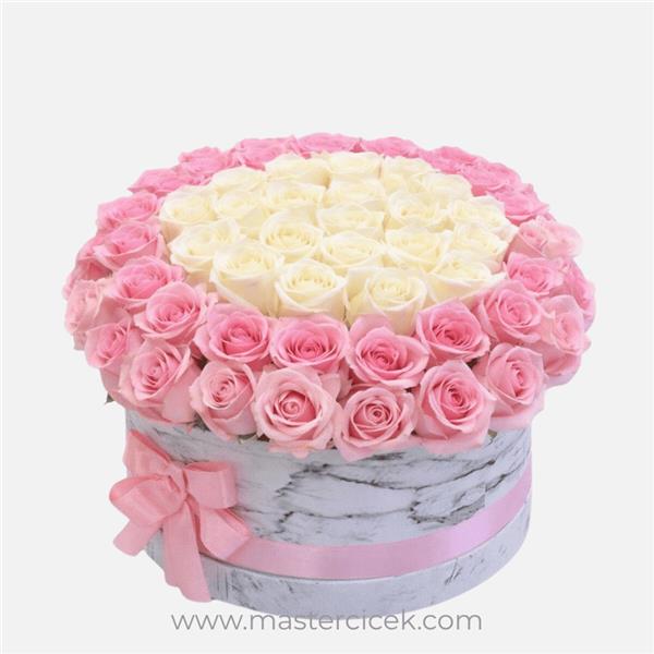 61 Adet Pembe & Beyaz Gül Kutuda Aranjman