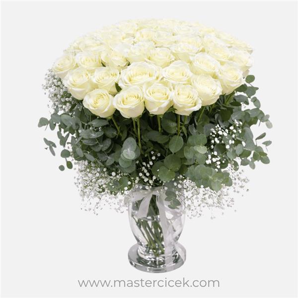 51 Adet Beyaz Gül Vazoda Aranjman