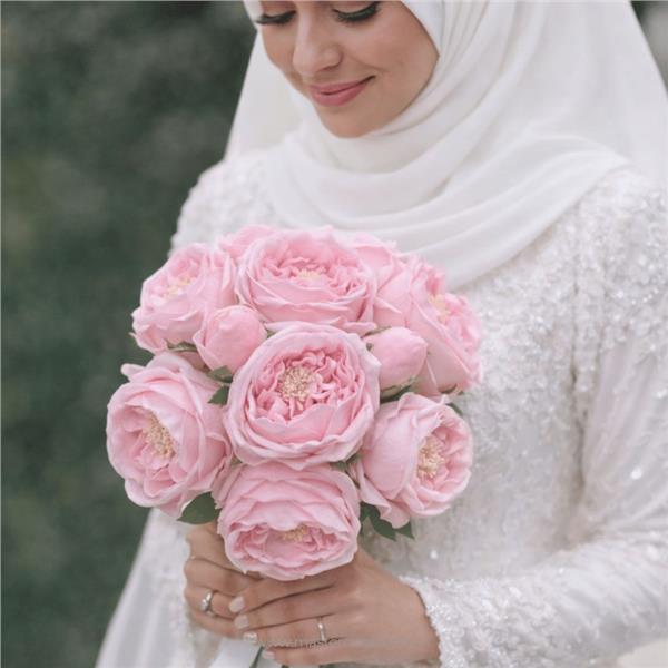 Islak Görünümlü Pembe Şakayık Gelin Buketi